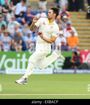 Cardiff, Galles. 10 Luglio, 2015. Mitchell Johnson di Australia bowling durante il giorno tre del 1° Investec Ceneri Test match tra Inghilterra e Australia di SWALEC Stadium il 10 luglio 2015 a Cardiff, Regno Unito. Credito: Mitchell Gunn/ESPA/Alamy Live News Foto Stock