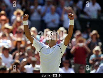 London, Londra, Regno Unito. 10 Luglio, 2015. Novak Djokovic di Serbia reagisce dopo la Uomini Singoli Semifinale con Richard Gasquet della Francia al 2015 campionati di Wimbledon a Wimbledon, a sud-ovest di Londra, Gran Bretagna il 10 luglio 2015. Novak Djokovic ha vinto 3-0. Credito: Han Yan/Xinhua/Alamy Live News Foto Stock