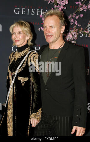 Sting assiste il Los Angeles Premiere di 'Memoirs di una Geisha" tenutasi presso il Kodak Theatre di Hollywood. Foto Stock