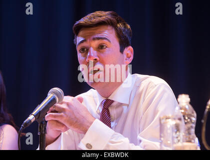 Andy Burnham MP,ombra segretario per la salute,risolve un evento durante il partito laburista hustings Foto Stock