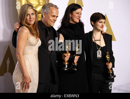 Jennifer Aniston, Mathilde Bonnefoy, Laura Poitras e Dirk Wilutzky al 87th annuale di Academy Awards - Press Room. Foto Stock