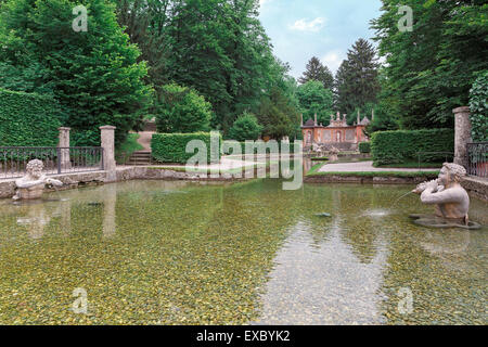 La fontana e la scultura Palazzo Hellbrunn Foto Stock