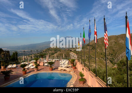 Vista dell'Etna da Hotel Sonia, Castelmola, Sicilia Foto Stock