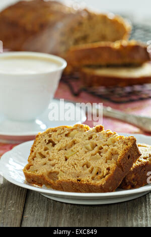 Apple ciambellone con caffè Foto Stock