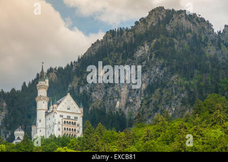 Il Castello di Neuschwanstein nelle Alpi Bavaresi, vicino Fussen-Schwangau Foto Stock