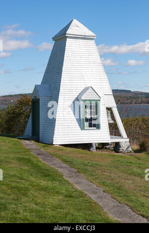 La nebbia originale campana di segnale a Fort punto luce in Stockton molle, Maine. Foto Stock
