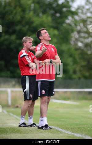 Ex Barnsley FC player e Sheffield Regno coach Chris Morgan (a destra). Immagine: Scott Bairstow/Alamy Foto Stock