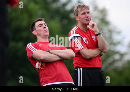 Ex Barnsley FC player e Sheffield Regno coach Chris Morgan (sinistra). Immagine: Scott Bairstow/Alamy Foto Stock