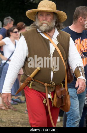 Tewkesbury, nel Gloucestershire, UK 11 luglio 2015. Tewkesbury Festival medievale. Re medievale-enactor Credito: Ian Thwaites/Alamy Live News Foto Stock