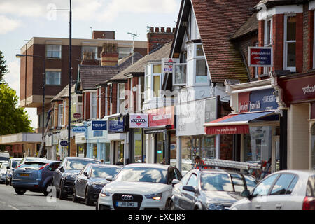 Ashley Road in Hale CHESHIRE REGNO UNITO Hale è un villaggio e circoscrizione entro il Metropolitan Borough di Trafford, in maggiore ma Foto Stock