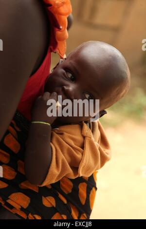 Abuja, 11 luglio 2015. persone sfollate dai luoghi colpiti dal braccio gruppo Boko Haram raduno di Abuja, il territorio di capitale della Nigeria. Foto Stock