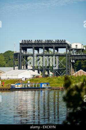 La Radlett Boat Lift è un due cassettone di bloccaggio di sollevamento nei pressi del villaggio di Radlett, Cheshire, nel nord-ovest dell'Inghilterra. Esso fornisce un 5 Foto Stock