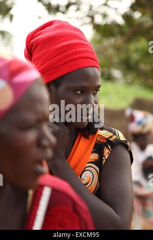 I rifugiati sono fuggiti da Boko Haram visto ad Abuja in cerca di rifugio. Dopo che i ribelli hanno preso il controllo della loro città ci sono molti a sinistra . Foto Stock