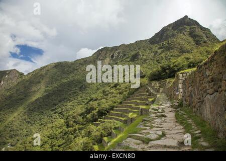 Inca Trail che conduce a Machu Picchu, Perù Foto Stock