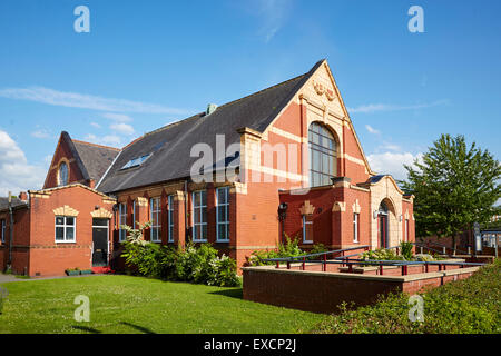 JNR8 Centro comunitario nella foto Whalley gamma Manley Park Chiesa Metodista su Egerton Rd North Regno Unito Gran Bretagna British Regno Foto Stock