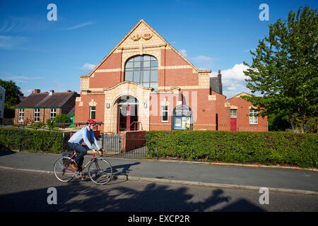 JNR8 Centro comunitario nella foto Whalley gamma Manley Park Chiesa Metodista su Egerton Rd North Regno Unito Gran Bretagna British Regno Foto Stock