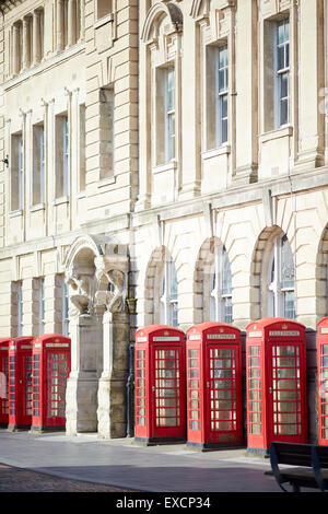 Il vecchio ufficio postale di Blackpool. Si trova a Blackpool, Lancashire, Inghilterra, Regno Unito. Il telefono rosso box, un chiosco di telefono per un Foto Stock