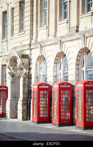 Il vecchio ufficio postale di Blackpool. Si trova a Blackpool, Lancashire, Inghilterra, Regno Unito. Il telefono rosso box, un chiosco di telefono per un Foto Stock