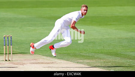 Cardiff, Galles, UK. 11 Luglio, 2015. Stuart ampio di Inghilterra bowling durante il giorno quattro del primo Investec Ceneri Test match tra Inghilterra e Australia di SWALEC Stadium sulla luglio 11, 2015 a Cardiff, Regno Unito. Credito: Cal Sport Media/Alamy Live News Foto Stock