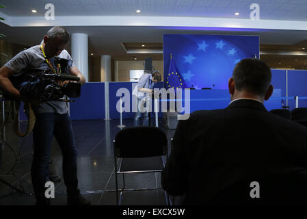 Bruxelles, Belgio. 12 Luglio, 2015. I giornalisti di attendere per la conferenza stampa dopo l'Eurogruppo dei ministri delle finanze riuniti a Bruxelles, Belgio, 12 luglio, 2015. L'Eurogruppo riunione si sia conclusa senza un accordo su Greco programma bailout primi Domenica. © Zhou Lei/Xinhua/Alamy Live News Foto Stock