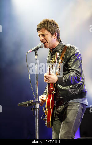 Manchester, Regno Unito. 11 luglio 2015. Noel Gallagher High flying Birds eseguire live a Castlefield ciotola, Manchester Foto Stock