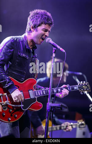 Manchester, Regno Unito. 11 luglio 2015. Noel Gallagher High flying Birds eseguire live a Castlefield ciotola, Manchester Foto Stock