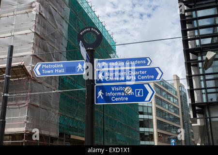 Cartellonistica pedonale nel centro della città di Manchester ,UK. Foto Stock