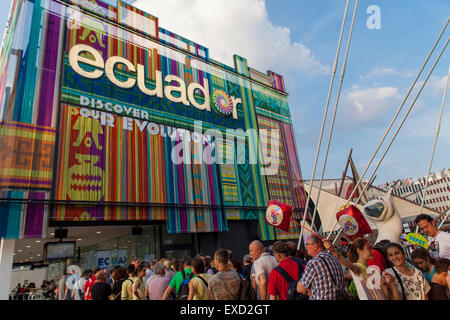 Milano, Italia - 1 giugno 2015: persone non identificate dall'Ecuador Pavilion all'EXPO 2015 di Milano, Italia. EXPO 2015 ha avuto luogo a partire dal Foto Stock