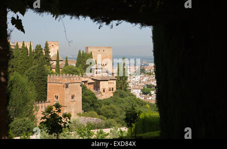 Granada - l'outlook su Alhambra da giardini Generalife. Foto Stock