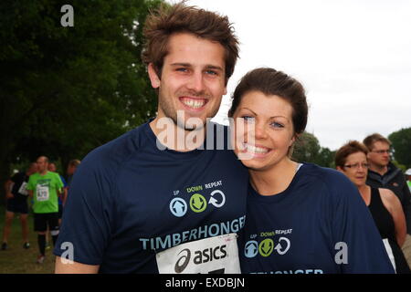 Timberhonger 10k corridori in competizione in 10k gara lungo Timberhonger Lane a Bromsgrove in Inghilterra il 11 Luglio 2015 Foto Stock