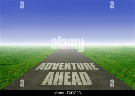 Avventura in avanti sulla strada aperta Foto Stock