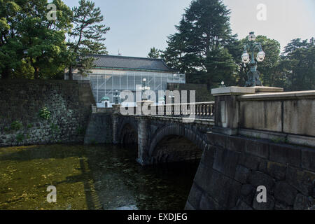 Seimon Ishibashi o Megane Bridge,Tokyo Imperial Palace,Chiyoda-Ku,Tokyo Giappone Foto Stock