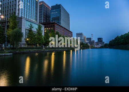 Scena notturna di Babasakibori,Kokyogaien Giardini Nazionali,Chiyoda-Ku,Tokyo Giappone Foto Stock