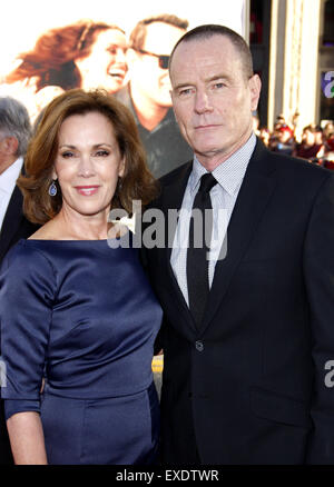 Bryan Cranston presso il Los Angeles premiere di " Larry Crowne" tenutasi presso il Grauman's Chinese Theater di Hollywood di Giugno 27, 2011. Foto Stock