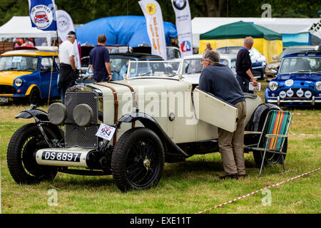 Glamis Scozia, Regno Unito. 12h Luglio, 2015. 1934 Talbot 90 presso la quarantunesima scozzese stravaganza dei trasporti tenutasi a Glamis Castle che presentano le auto d'epoca da 1890-1975. Credito: Dundee fotografico/Alamy Live News Foto Stock