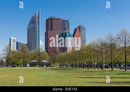 Skyline l Aia con grandi grattacieli e il parco cittadino, Paesi Bassi Foto Stock