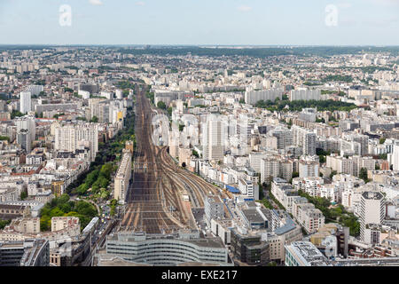 Panorama di Parigi con vista aerea alla Gare Montparnasse Foto Stock