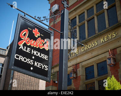 La Cross Keys pub sign in Chester Cheshire Regno Unito Foto Stock