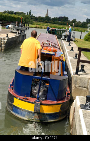 St.John's bloccare a lechlade sul fiume Tamigi nel Gloucestershire, Regno Unito Foto Stock