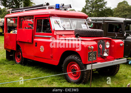 Glamis, Scotland, Regno Unito. 12h Luglio, 2015. 1963 Land Rover motore Fire 109 serie presso la quarantunesima scozzese stravaganza dei trasporti tenutasi a Glamis Castle che presentano le auto d'epoca da 1890-1975. Credito: Dundee fotografico/Alamy Live News Foto Stock