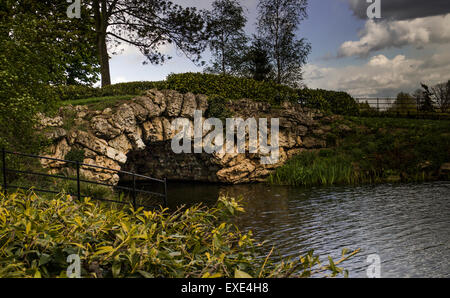 Un vecchio ponte vicino Cusworth Hall. Foto Stock