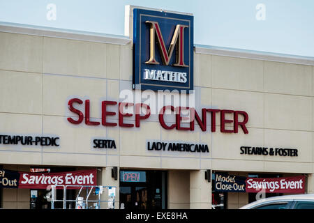 L'esterno anteriore del Mathis Fratelli Furniture Store nella città di Oklahoma, Oklahoma, Stati Uniti d'America. Foto Stock