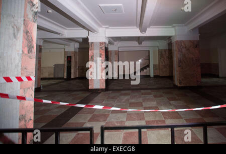 Ekaterinburg. 12 Luglio, 2015. Foto scattata a luglio 12, 2015 mostra la sguardo interno dell'ingresso del Central stadium di Ekaterinburg, Russia. Costruito nel 1957, lo storico Central Stadium è in ricostruzione per la Coppa del Mondo FIFA Soccer torneo nel 2018. Il progetto è formato da una combinazione di pareti storiche ed è dotato di un nucleo di moderna arena. © Li Ming/Xinhua/Alamy Live News Foto Stock