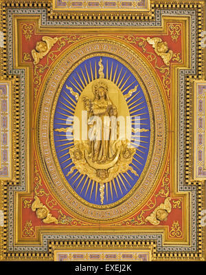 Roma, Italia - 25 Marzo 2015: l'Immacolata Concezione come il motivo centrale sul piatto soffitto ligneo a cassettoni (1592 - 1594) Foto Stock
