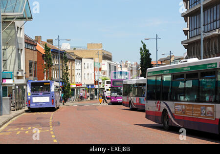 Una vista di St Stephen's Street nel centro della città di Norwich, Norfolk, Inghilterra, Regno Unito. Foto Stock