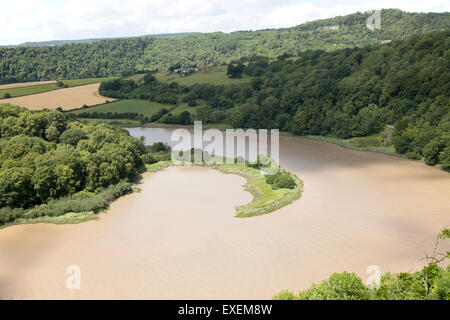 Vista nord verso Lancaut su incisa meandro, gorge e fiume allo spiedo, fiume Wye, vicino a Chepstow, Monmouthshire, Wales, Regno Unito Foto Stock