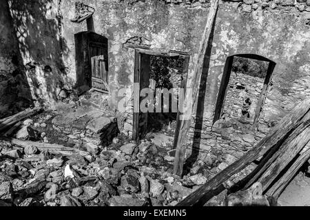 Le rovine della casa in Micro Horio, Tilos. Foto Stock