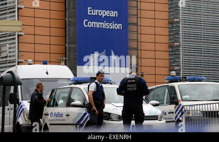 Stato. 12 Luglio, 2015. Comandi speciali presso la sede centrale della Commissione europea a Bruxelles prima della riunione di Eurozona capi di Stato, 12 luglio, 2015. © Jakub Dospiva/CTK foto/Alamy Live News Foto Stock