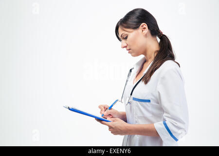 Medico la scrittura di note in Appunti isolati su sfondo bianco Foto Stock