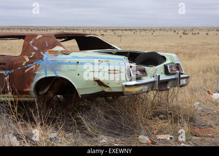 Auto abbandonate dal lato del percorso 66 nel Nuovo Messico USA Foto Stock
